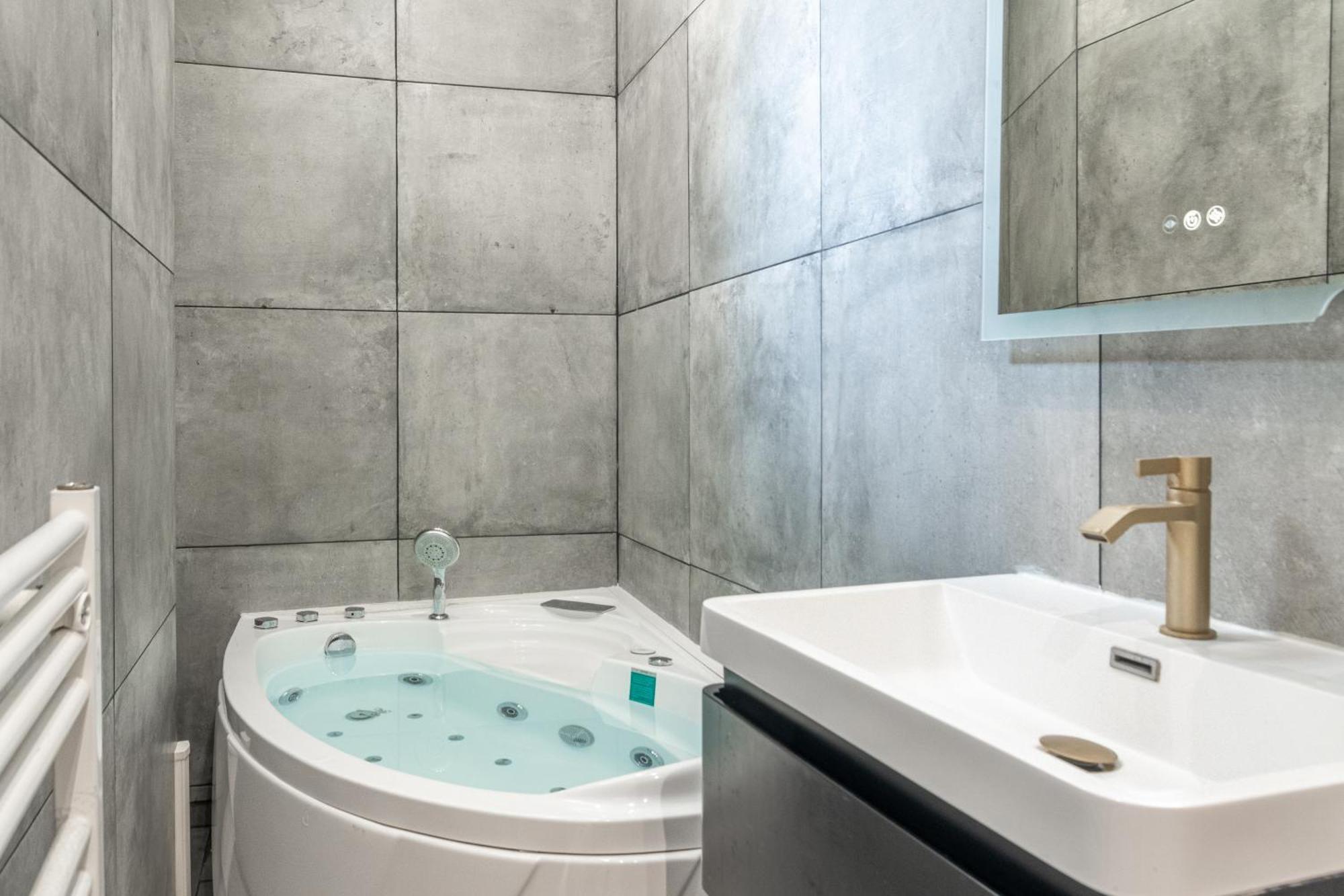 Lavie Maison Eiffel Ac Hot Tub Paris Luaran gambar