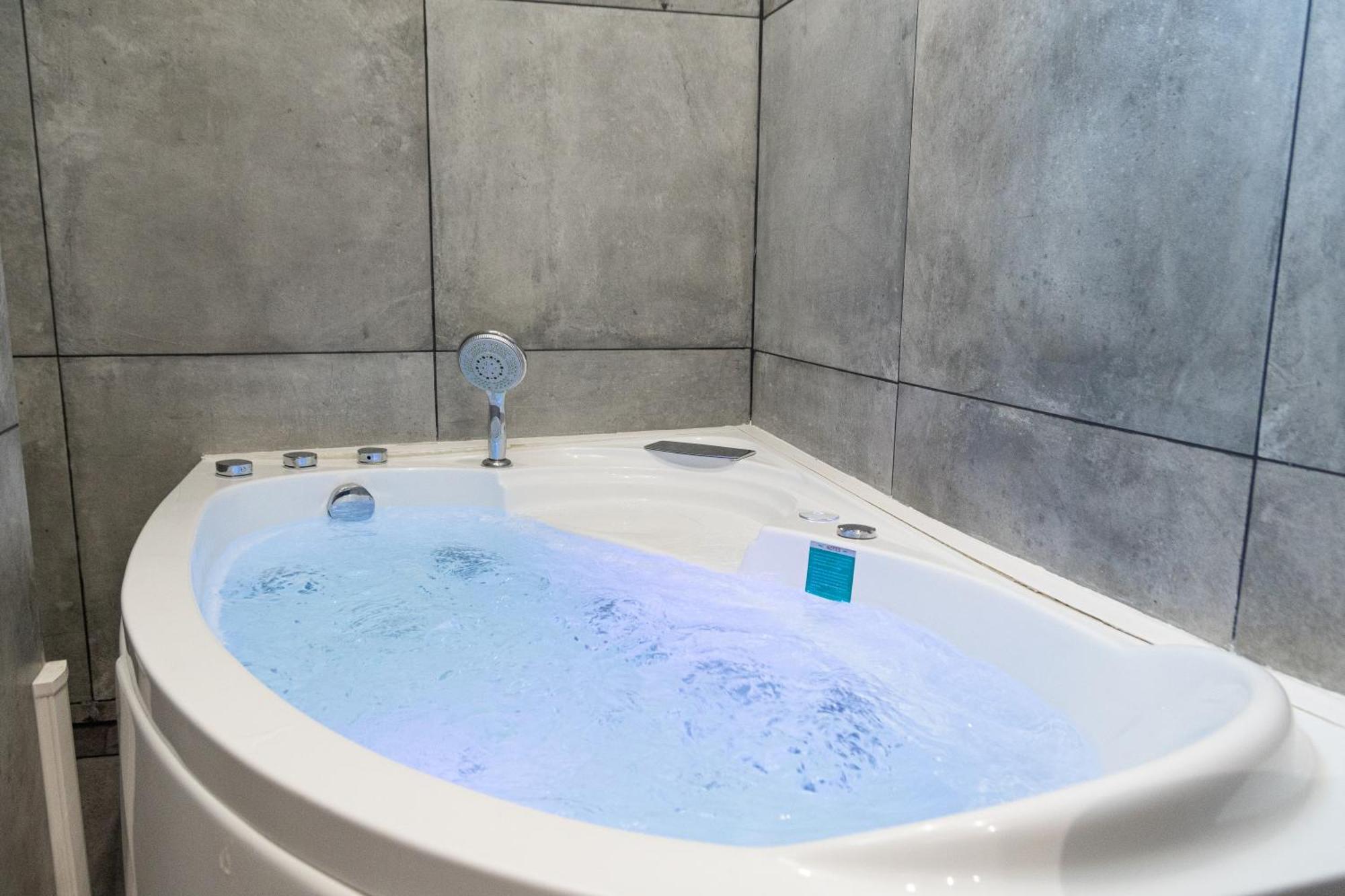 Lavie Maison Eiffel Ac Hot Tub Paris Luaran gambar